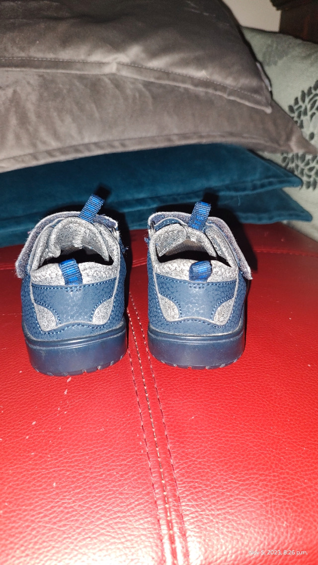 Size 7 toddler shoes  in Clothing - 2T in Oakville / Halton Region - Image 3