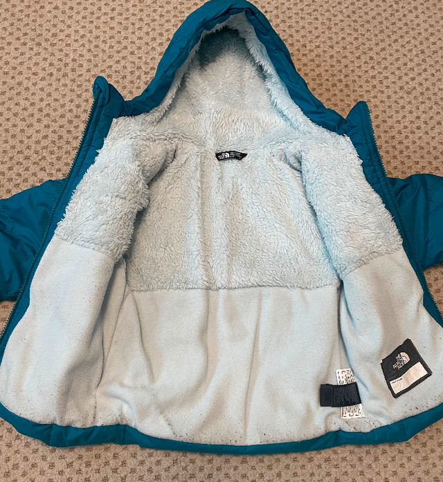 The North Face Girls Winter Jacket in Kids & Youth in Saskatoon - Image 4