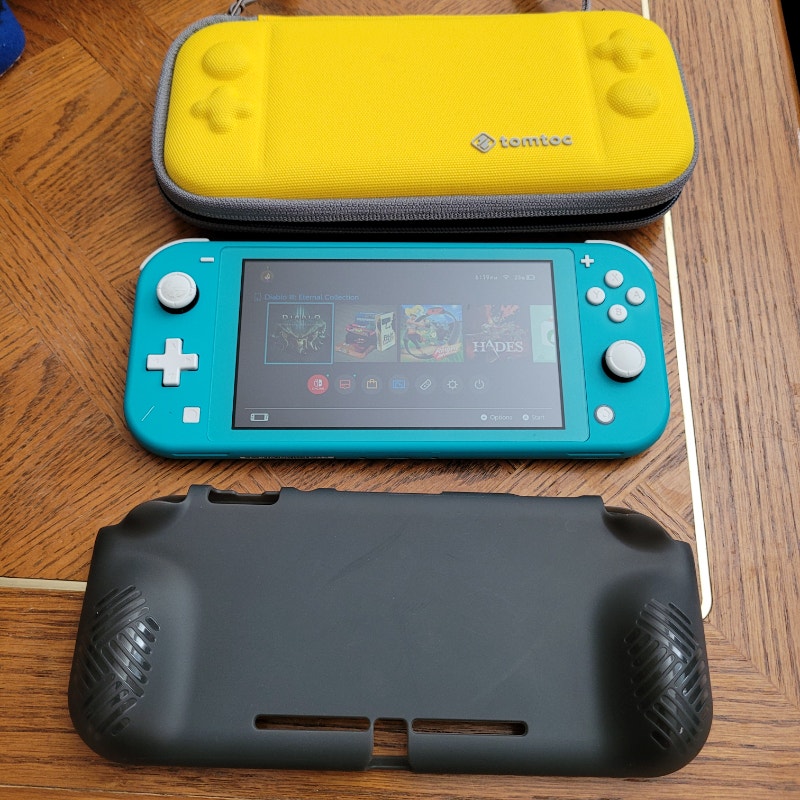 NINTENDO Switch Lite console, ergonomic case and travel case General