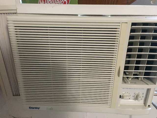 Air conditioner Danby 5200 BTU dans Appareils électroniques  à Ville de Montréal