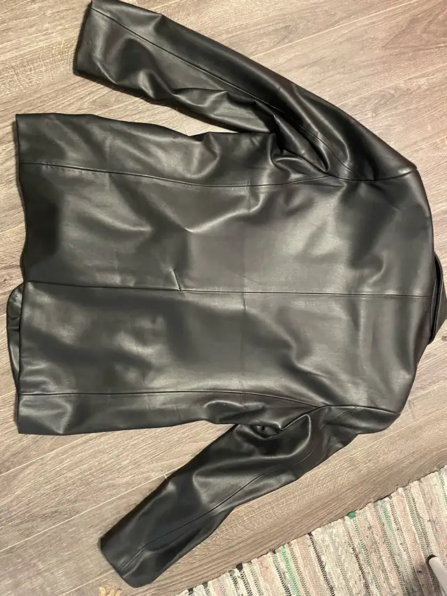 Steve Madden Women’s Leather Blazer/Jacket  in Women's - Tops & Outerwear in City of Toronto - Image 5