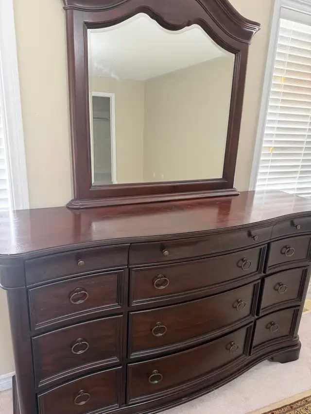 dresser solid wood in Dressers & Wardrobes in Mississauga / Peel Region - Image 3