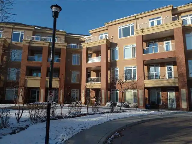 2BR 2Bath Top Floor Copperwood Condo -Westbrook LRT Spruce Cliff