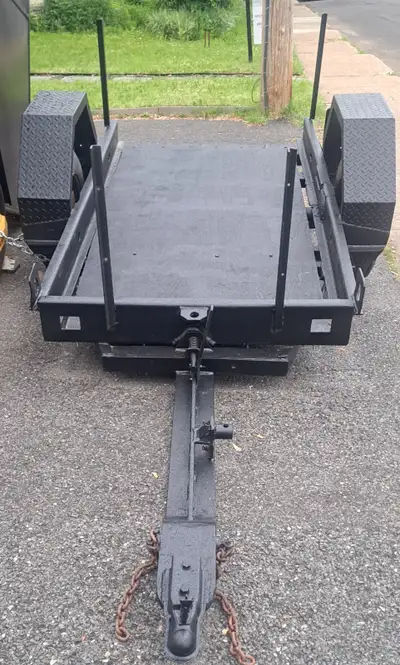 Dompeur , tres solide. Lumières neuvent et de bon pneus Prix de débarra 500$ non négociable Besoin d...