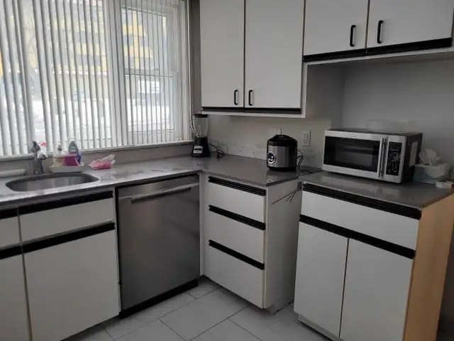 Furnished Available single bed Room for rent, close to Hull Hosp in Room Rentals & Roommates in Gatineau - Image 8