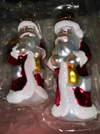 Two vintage Santa glass Christmas ornaments in box/Deux Père Noe