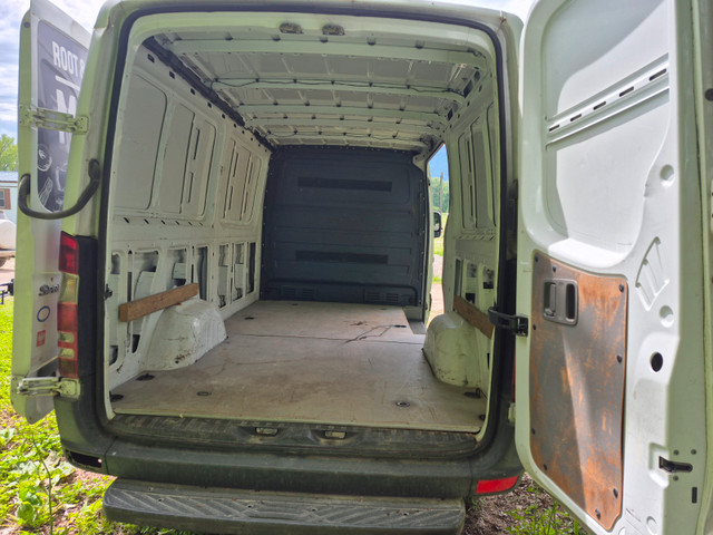 2007 Dodge Sprinter Van in Cars & Trucks in Cranbrook - Image 4