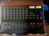 Yamaha PM430 8 Channel Analog Mixing Board with Hard Case
