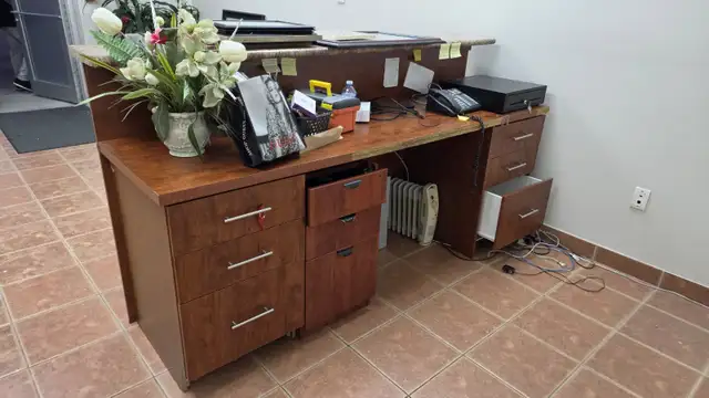 Office Equipment in Desks in Mississauga / Peel Region - Image 3