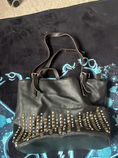  used like new purse, View more