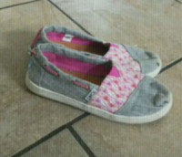 TOMS - Bimimi’s (Boat shoes) - Girls Size 2Y  (Fit size 1.5-2)