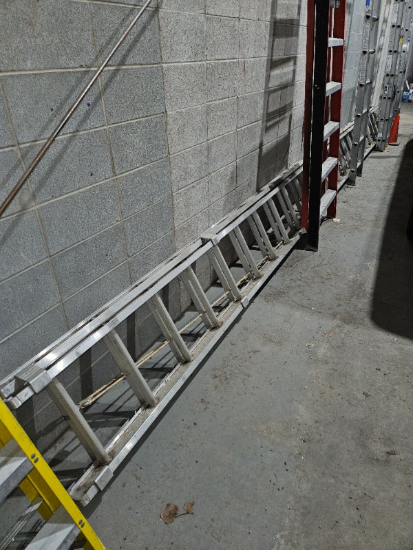 50 FOOT LADDER ONLY USED FOR 2 HRS. Ladders & Scaffolding Calgary