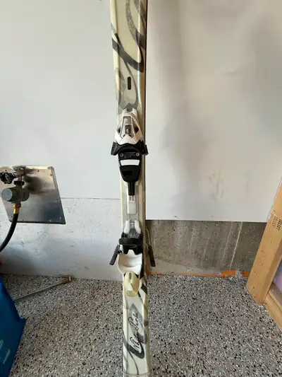Ski bottes et bâton à vendre pour hommes et femmes, View more