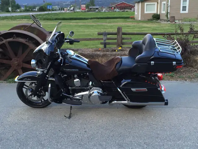 Harley Davidson Motorcycle in Touring in Kamloops - Image 3
