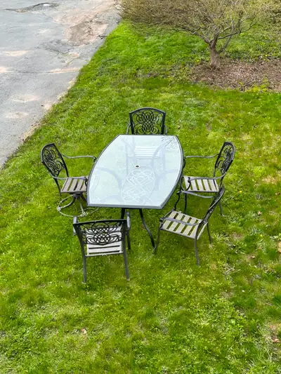 Patio Set, Metal, 5 Chairs, Glass top table. Solid, could use a paint job.