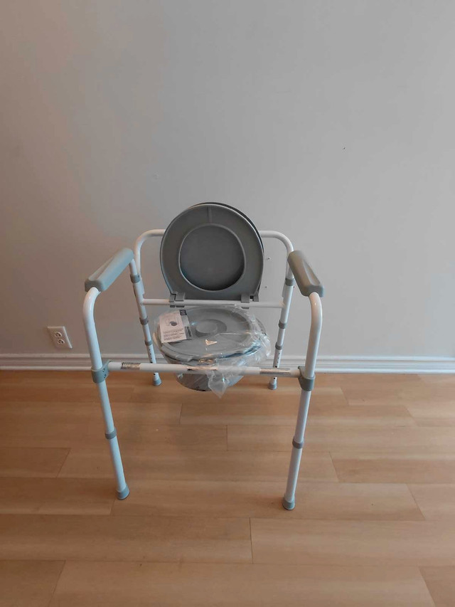chaise d'aisance Neuve dans Santé et besoins spéciaux  à Ville de Montréal - Image 2
