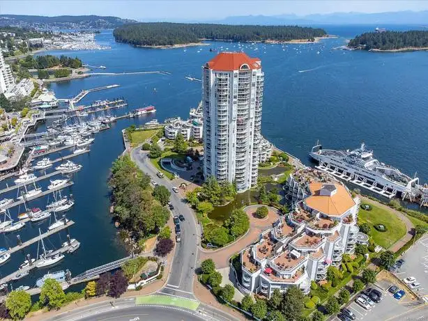 2 BR STUNNING OCEANSIDE CONDO - QUALITY,  LONG TERM TENANCY