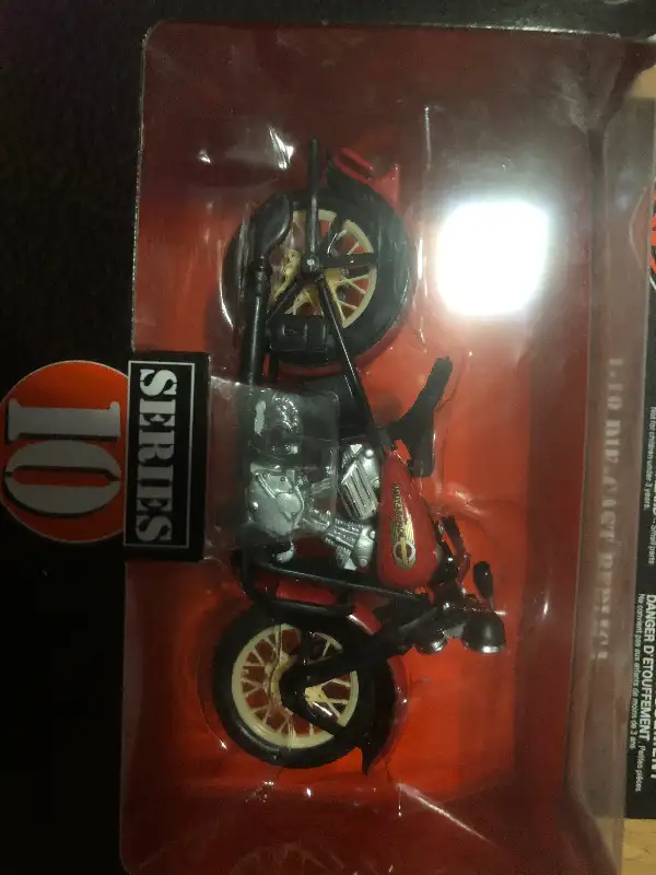 Die cast 1:18 Harley64840228524033123