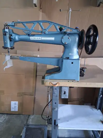 SINGER SEWING MACHING ELECTRIC Industrial Long arm with large bobbin Sews excellent,different thickn...