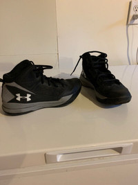 Under armour black basketball shoes, size youth 6.5