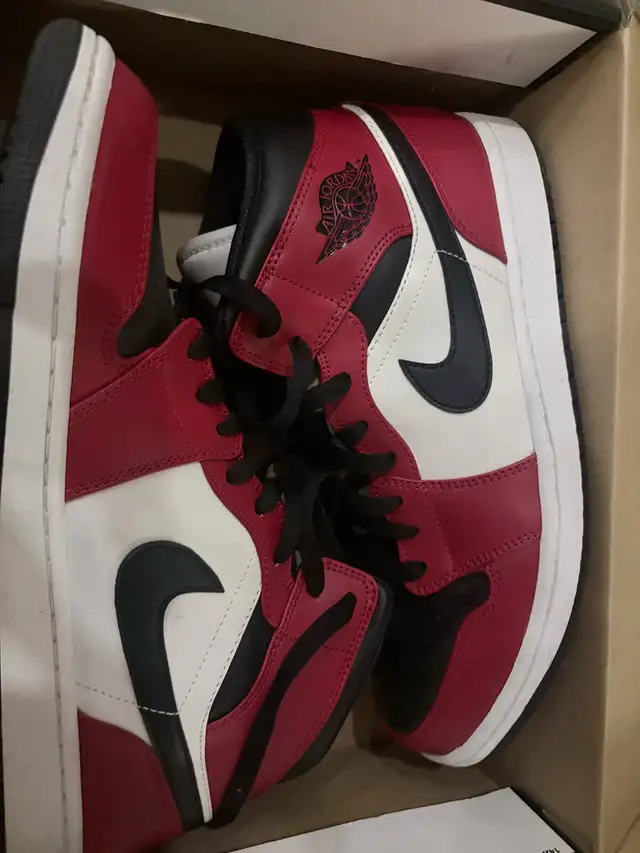 Nike Air Jordan 1 Mid black and red (BRAND NEW) in Men's Shoes in Markham / York Region - Image 5