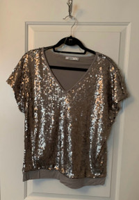 Silver sequined v-neck top, size M