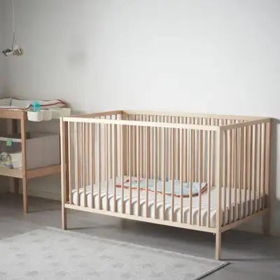 Ikea baby crib in a good condition. Come from pets, bags and smoke free home. Pick up only
