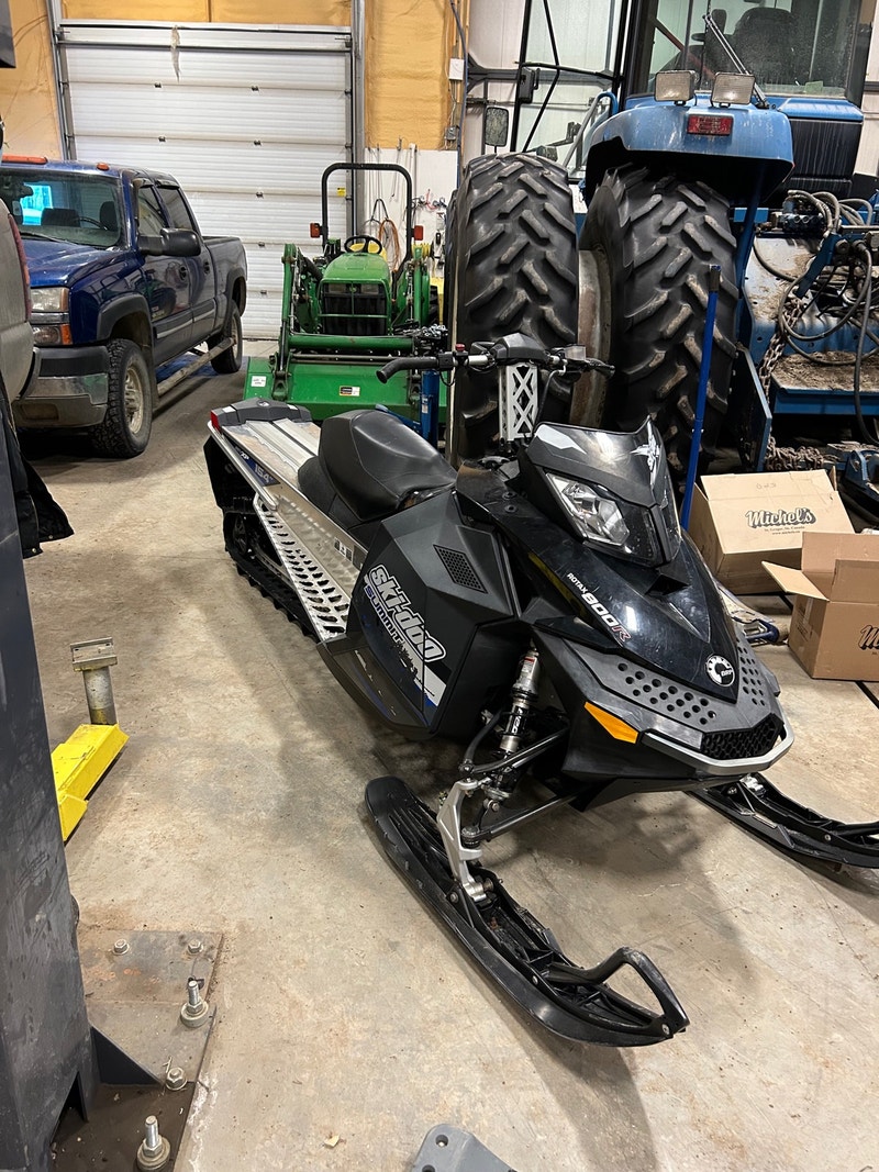 2011 skidoo summit 800 ptec Snowmobiles Regina Kijiji