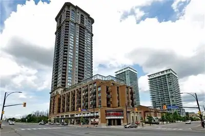 SPACIOUS & BRIGHT ONE BEDROOM + CONDO IN SQUARE ONE, MISSISSAUGA