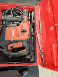 hilti te70 atcavr 7 months old 1750 with case 4 chissels\bits