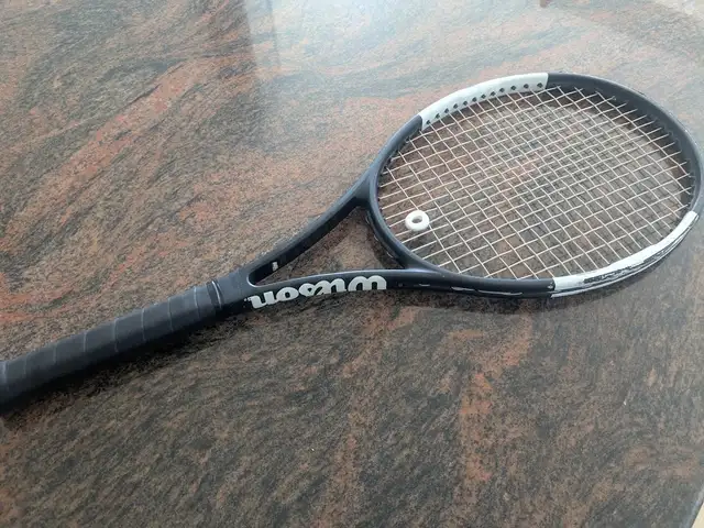 Wilson Pro Staff 97 v 12 2018 (315g) tennis racquet, grip 4 1/8 in Tennis & Racquet in Mississauga / Peel Region - Image 2