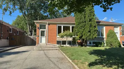 Rental is for downstairs only 2 Bedroom 1 Bath 1100 Sq ft Shared Washer/Dryer Parking available Cent...