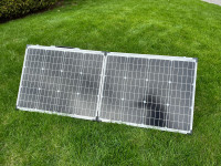 Foldable solar panel / Panneau solaire pliable