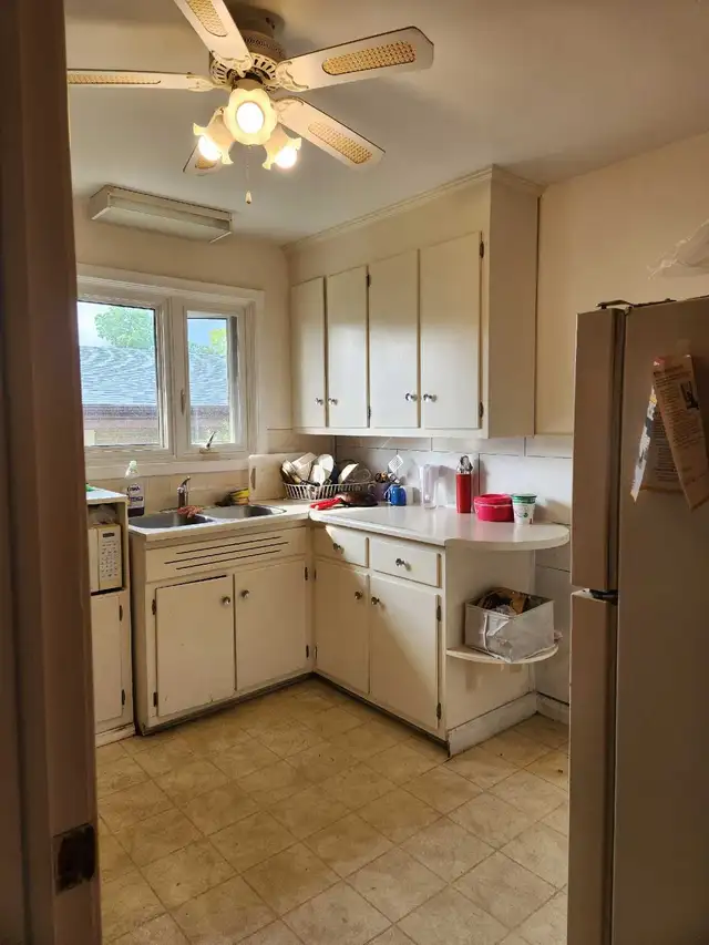 Room for Rent near Trent University Female Students only. in Room Rentals & Roommates in Peterborough - Image 3