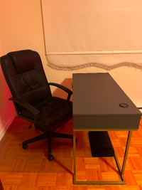 Bureau et chaise de travail
