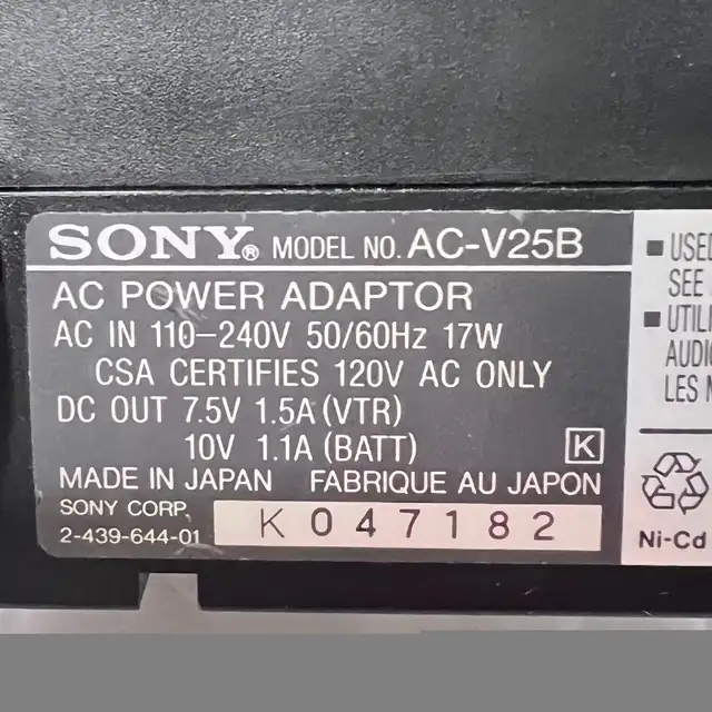 Sony battery charger ac-v25b with np-55 battery  in Cameras & Camcorders in Winnipeg - Image 6