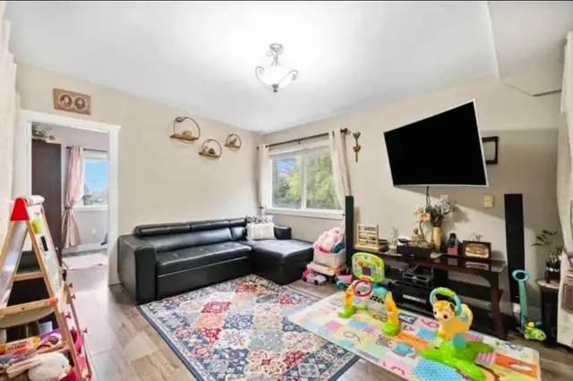 House for rent ( 4 Bedroon & 2 Washroom). in Long Term Rentals in Delta/Surrey/Langley - Image 3