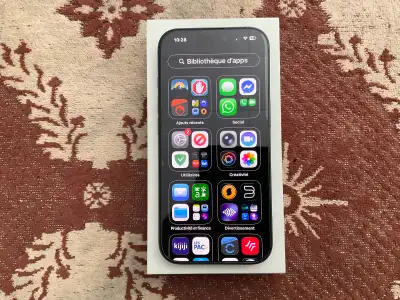 Apple, iPhone 16, batterie 100%, écran protect., étui Otterbox, View more