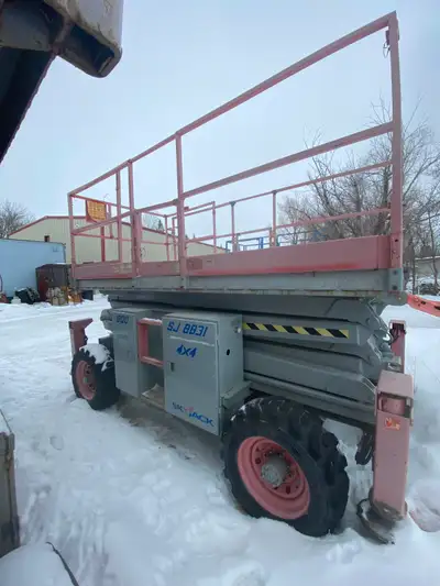 Scissor Lift with outriggers. New D1105 Kubota Engine.