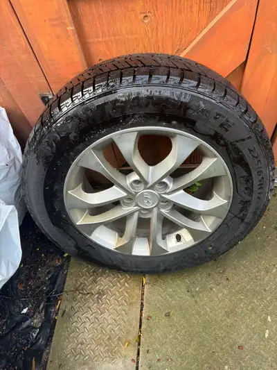 New tire only 2000kmrun come w/rims