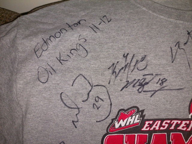 Team signed Edmonton Oil Kings Champs T Shirt
Mint
Size L/XL
$35 in Men's in Calgary - Image 4