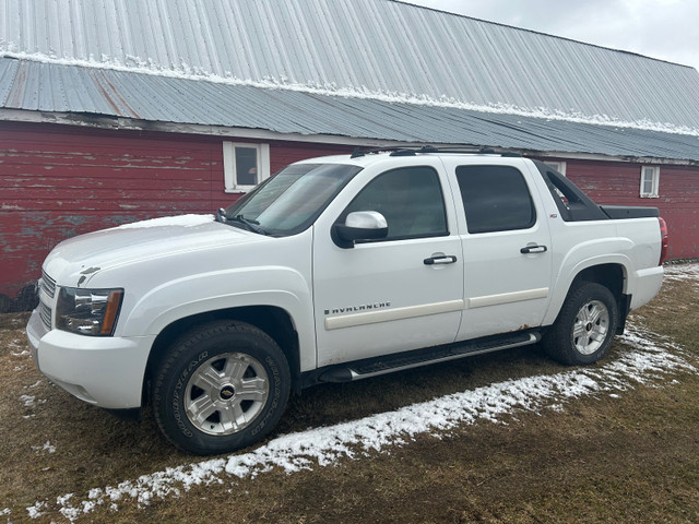 Avalanche Z71 in Cars & Trucks in Calgary