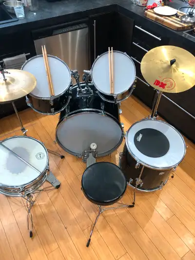 Gently used drum kit for sale, perfect for a beginner. Everything you see in picture is included.
