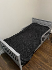Toddler bed 