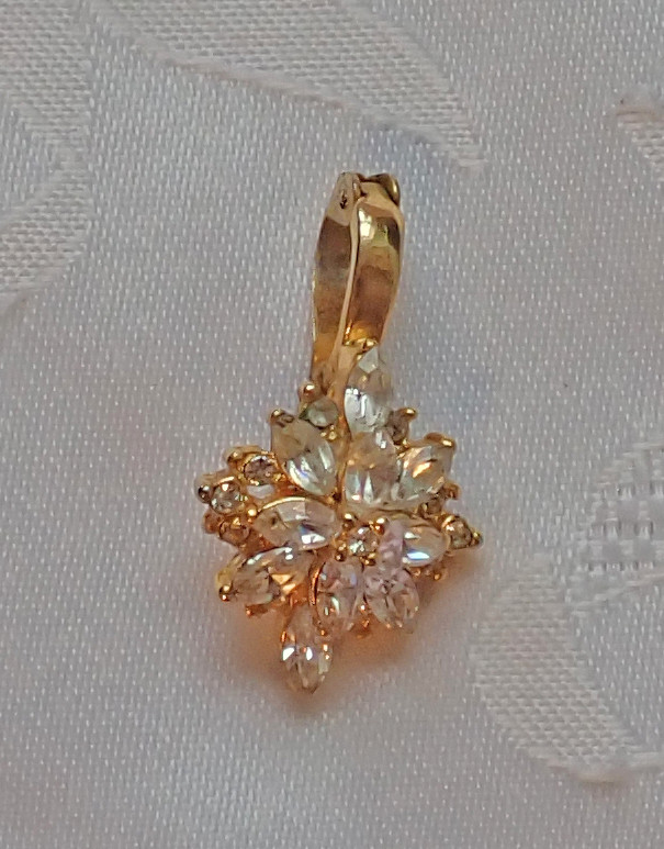 FOR SALE - Gold pendent in Jewellery & Watches in Peterborough