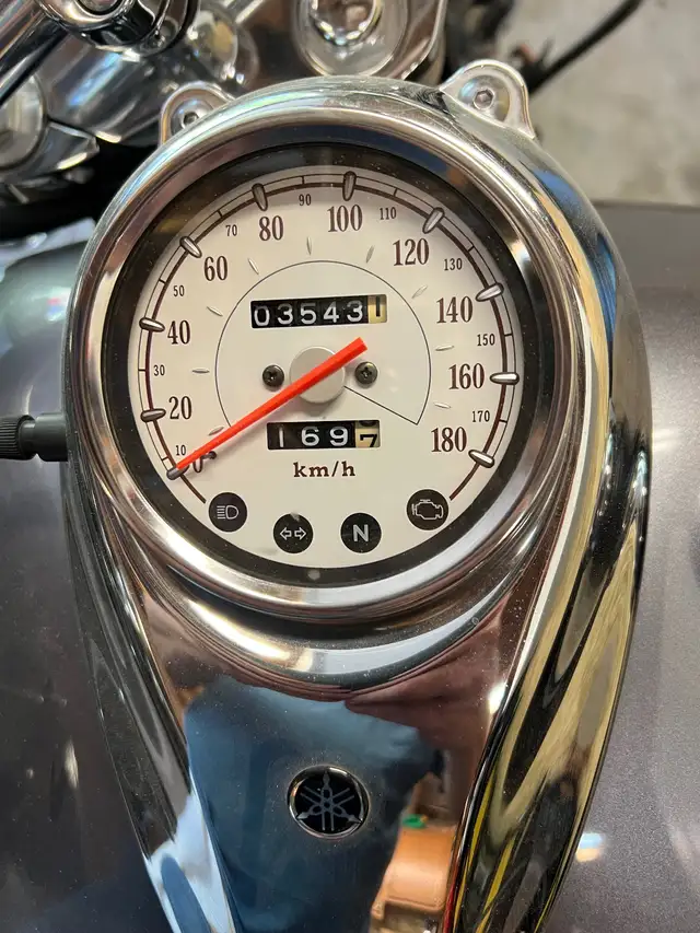 2009 Yamaha VStar 650 mint in Touring in London - Image 4