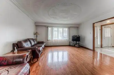 This welcoming private room offers a comfortable living space in a well-maintained home. The propert...