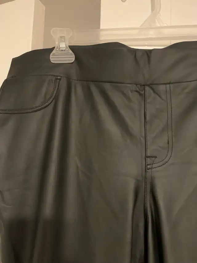faux leather leggings in Women's - Bottoms in Oshawa / Durham Region - Image 3