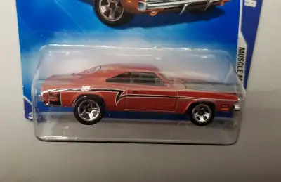 Hot Wheels 1969 DODGE CHARGER R/T die cast car. Hotwheels 2009 release with Opening Hood. Rare color...