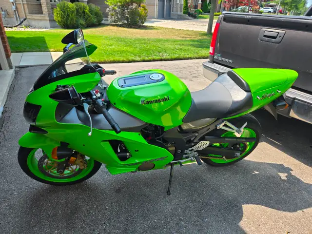2003 Kawasaki Green  ZX12R  Ninja excellent condition in Road in Markham / York Region - Image 3